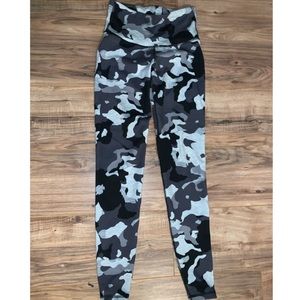 Old Navy Active Camo Leggings